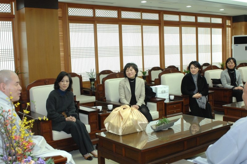 2010.01.13_한나라당 서울지역부인회 예방 (7)